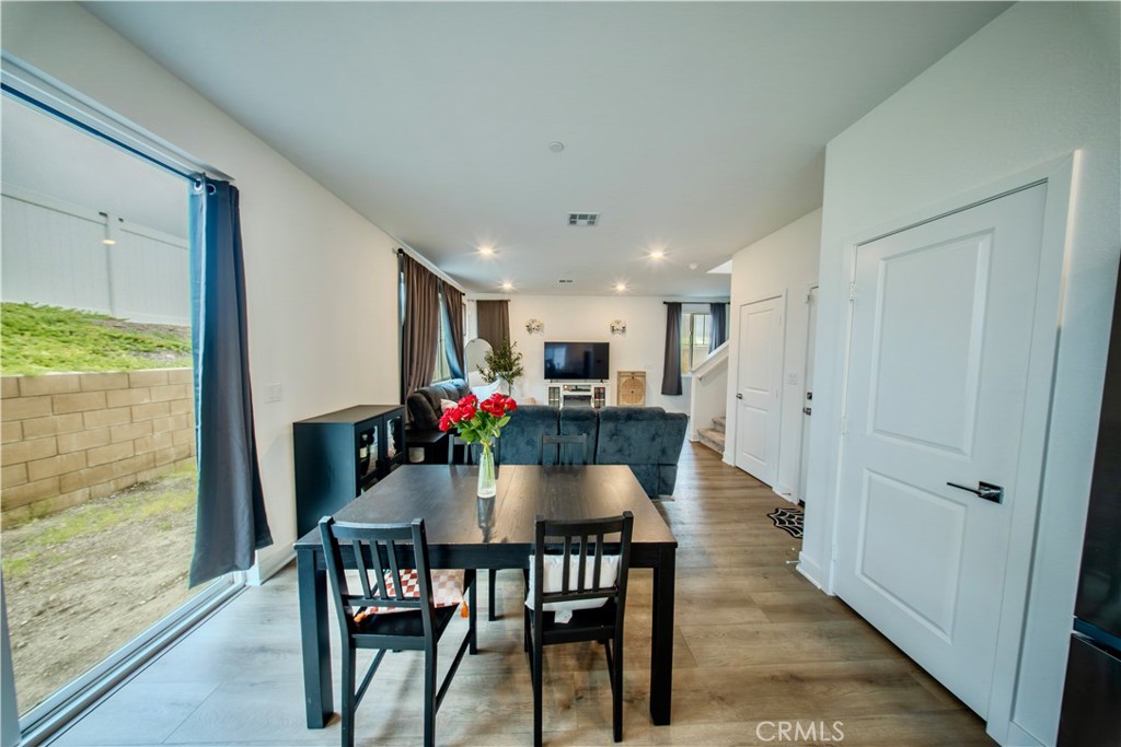 364 Castaic Way Property Photo 3