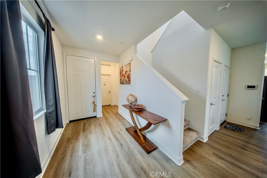 364 Castaic Way Property Photo 6