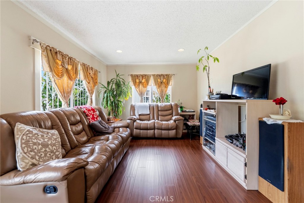 1308 W 90th Property Photo 6