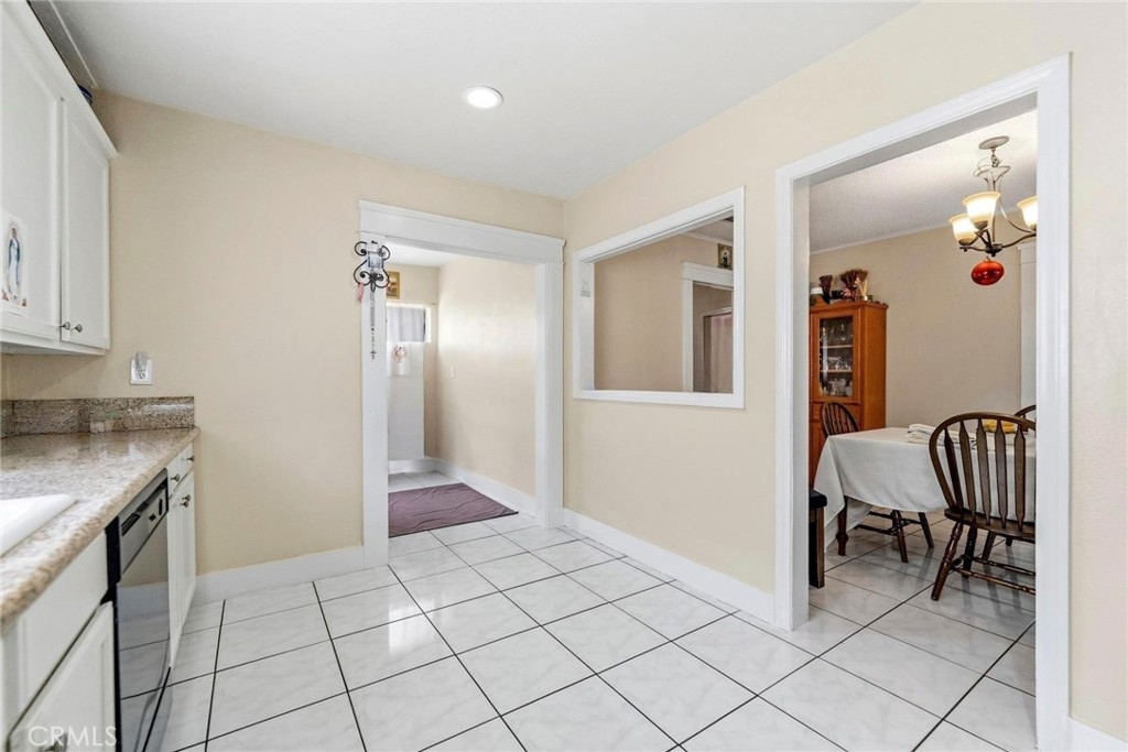 1308 W 90th Property Photo 21