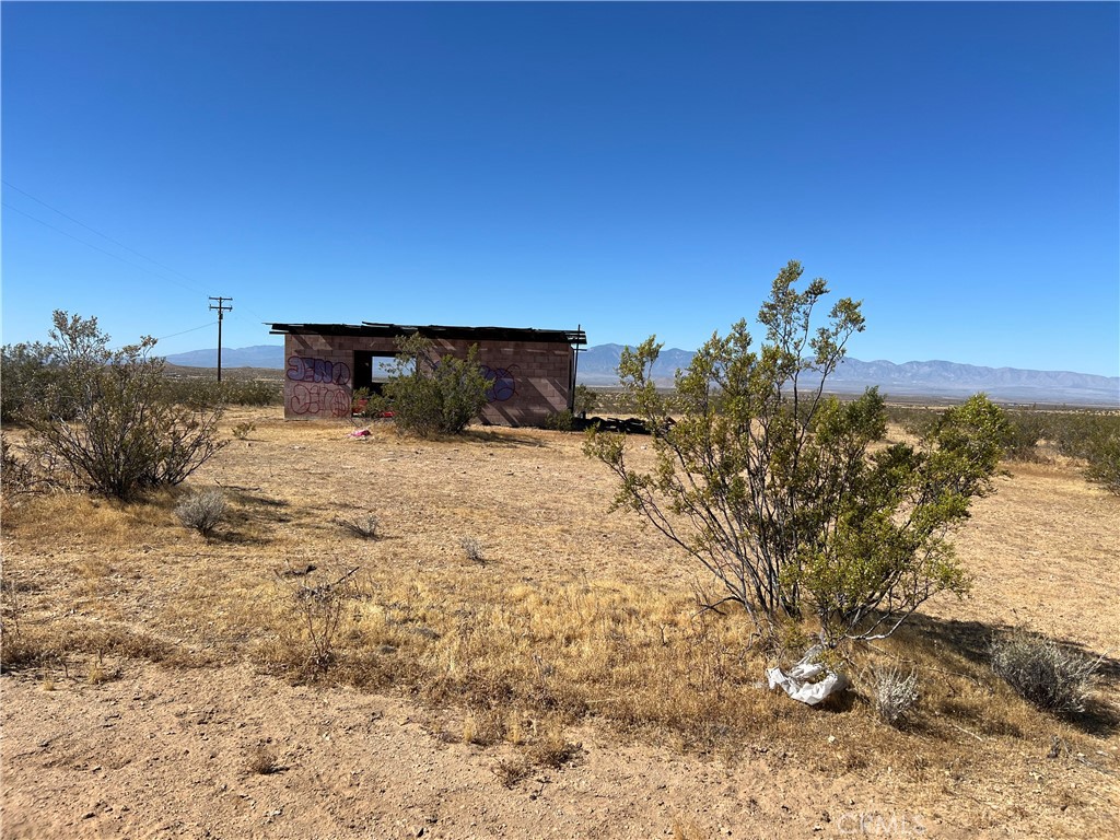 25229 E Avenue J Property Photo 11