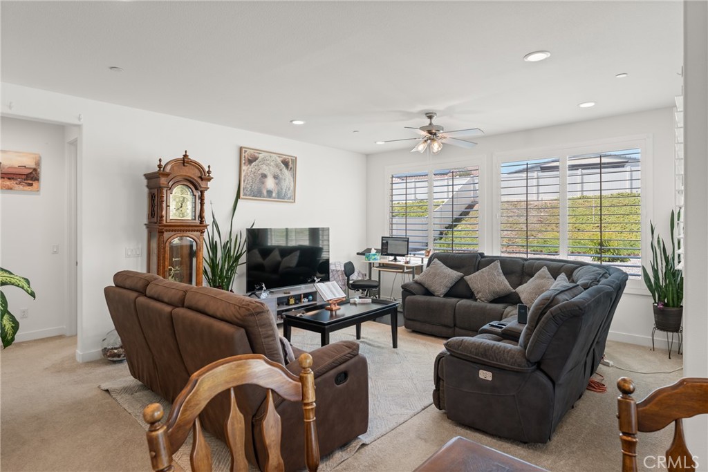 1620 Village Green Property Photo 8