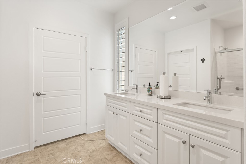 1620 Village Green Property Photo 20