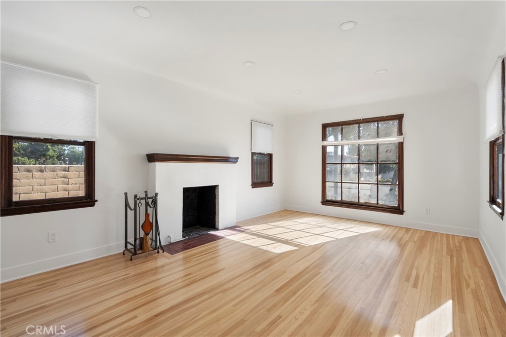 433 W Arrow Property Photo 8