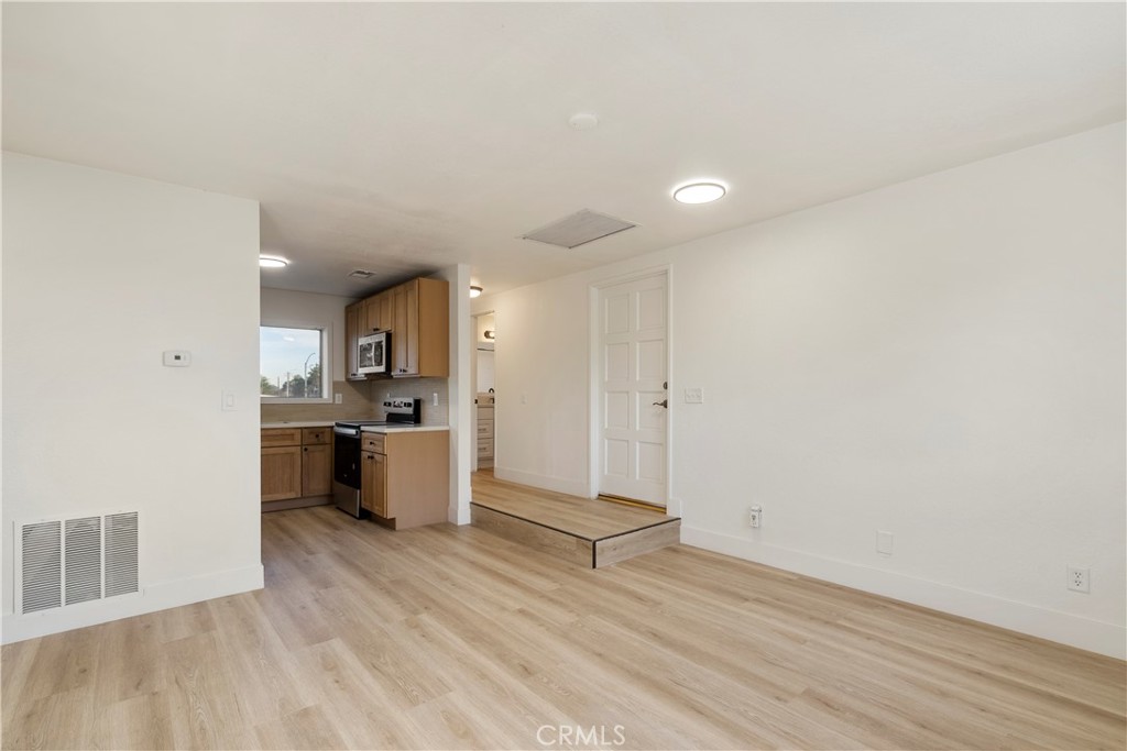 433 W Arrow Property Photo 15