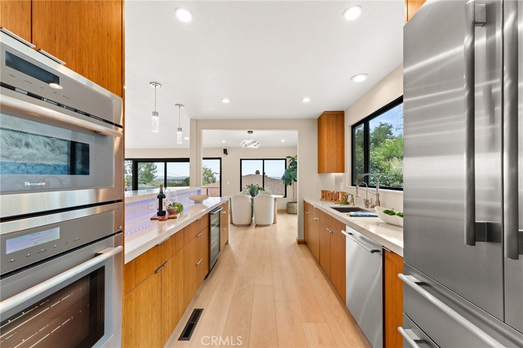 325 N Madison Avenue Property Photo 17