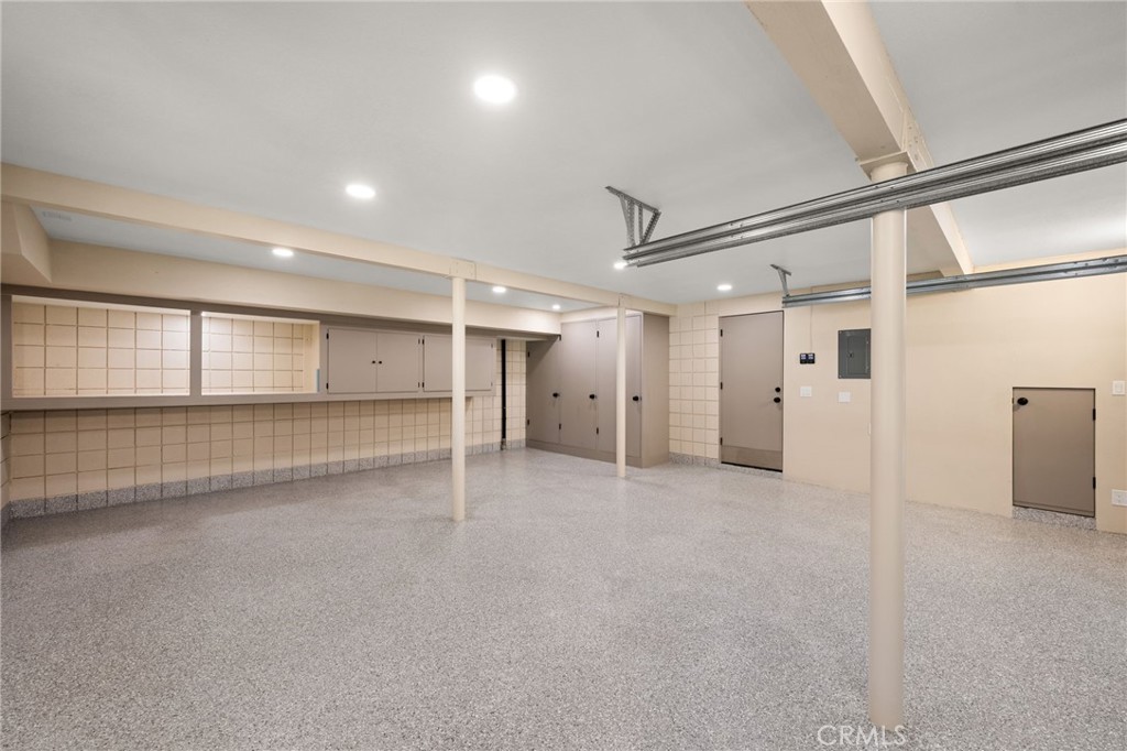 325 N Madison Avenue Property Photo 47