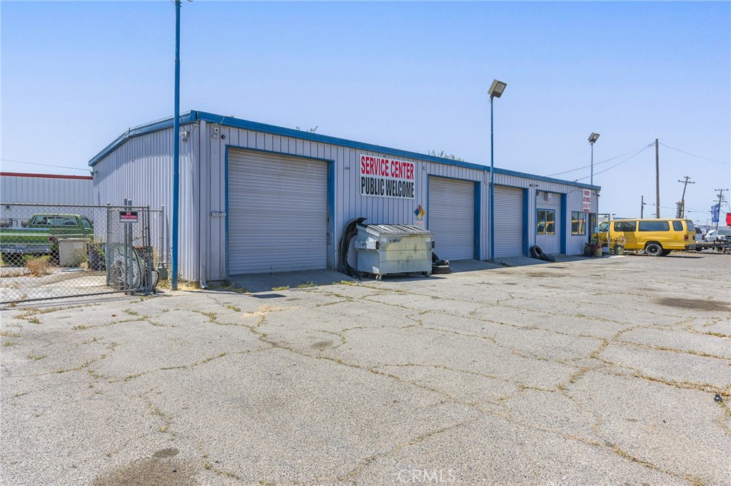 1450 W Main Property Photo 3