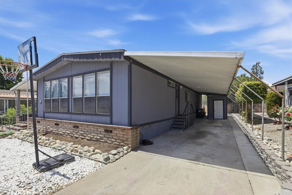 929 E Foothill 198 Property Photo 3