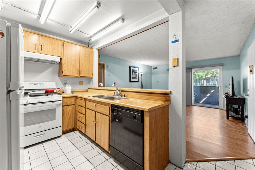 1130 E Alosta B102 Property Photo 10