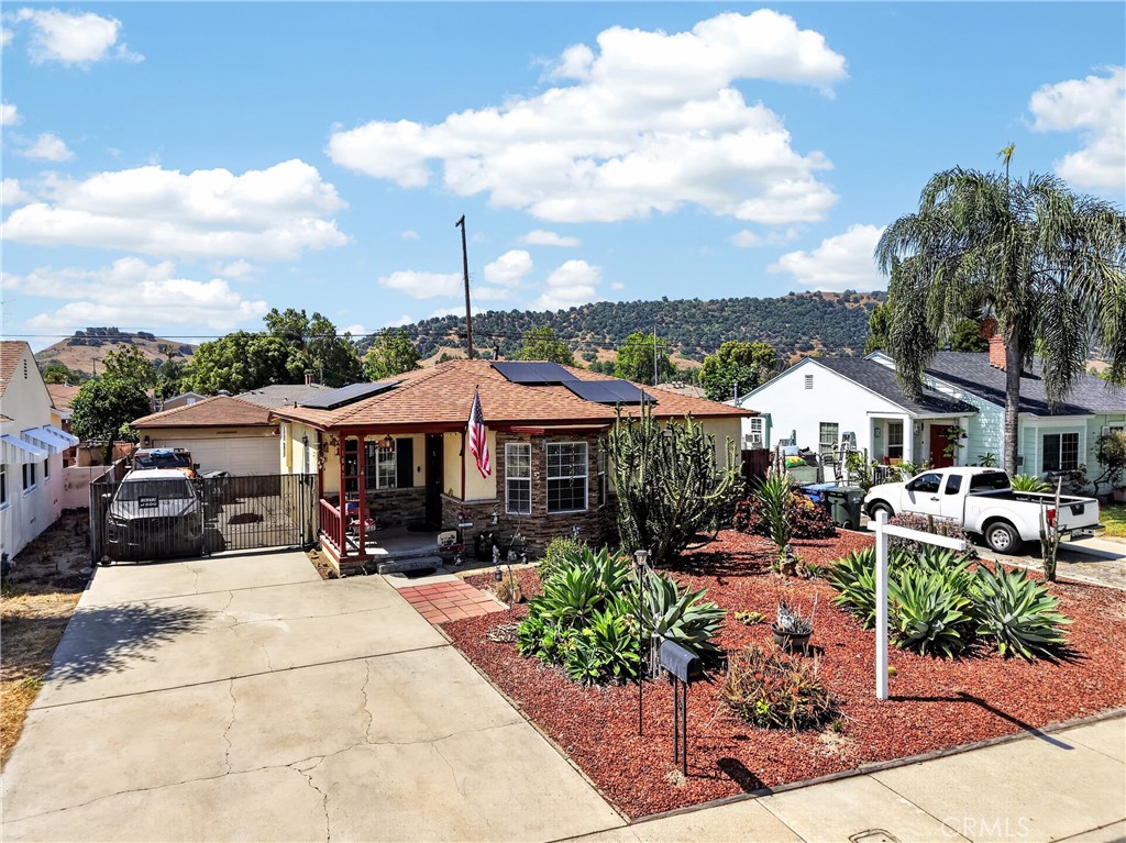1642 Vejar Property Photo 3