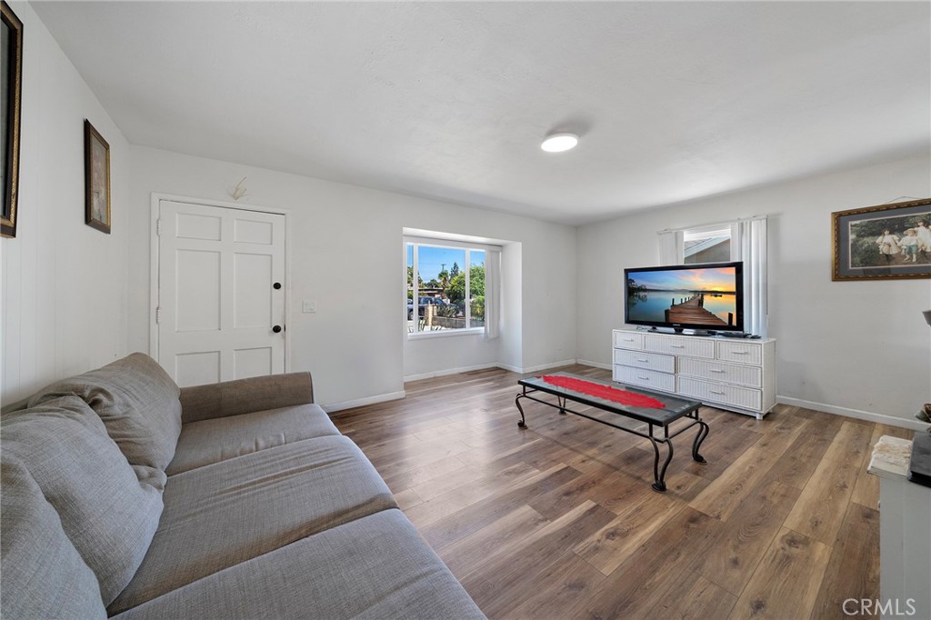 543 N Angeleno Avenue Property Photo 3