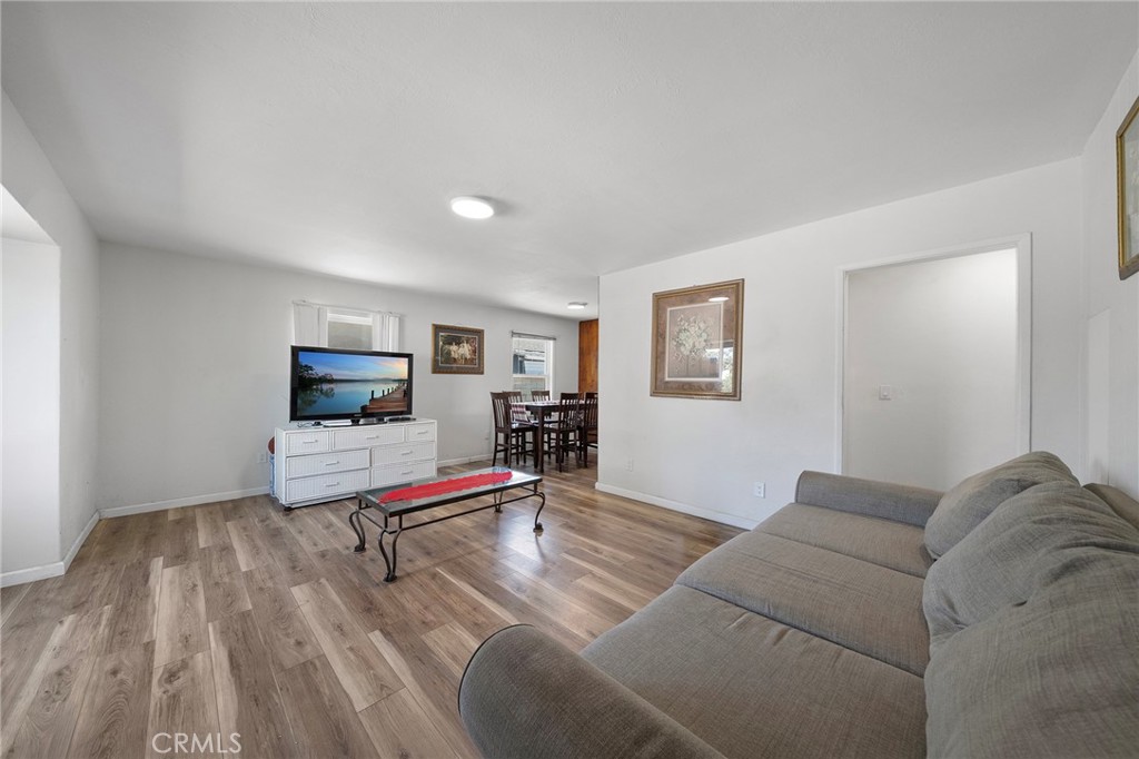 543 N Angeleno Avenue Property Photo 4
