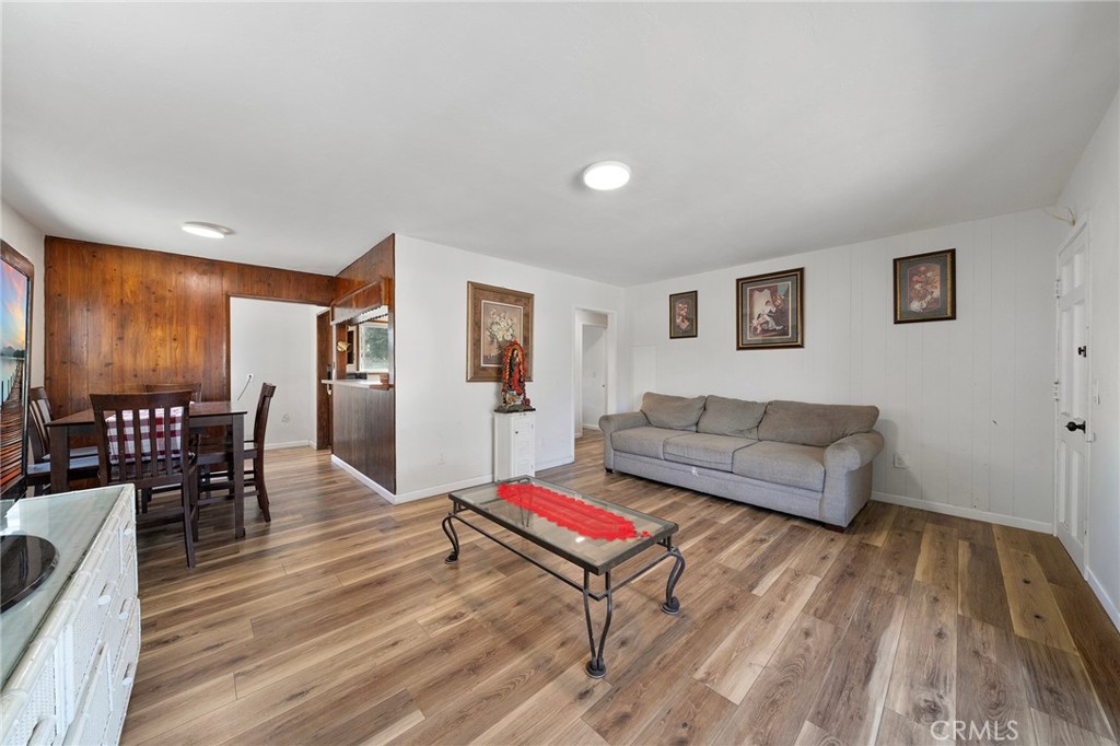 543 N Angeleno Avenue Property Photo 5
