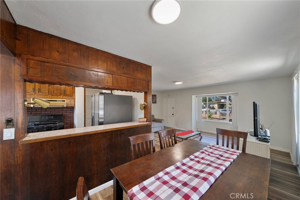 543 N Angeleno Avenue Property Photo 8