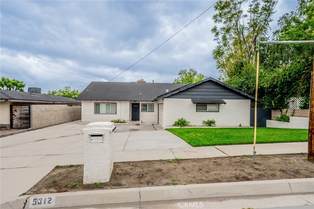 5312 N Mountain View Property Photo 2