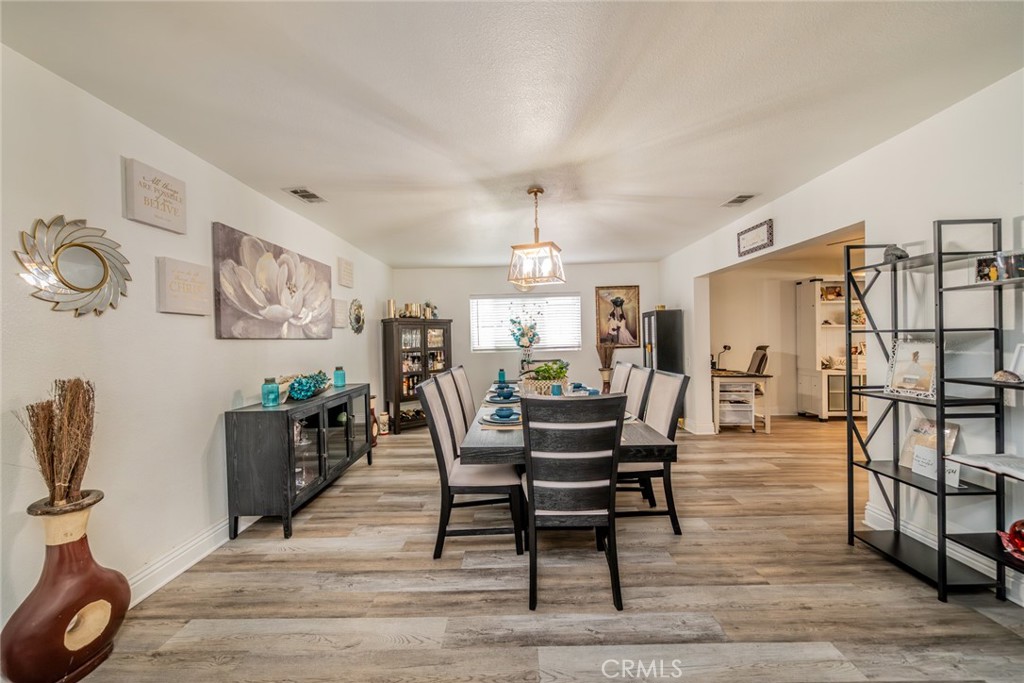 5312 N Mountain View Property Photo 5