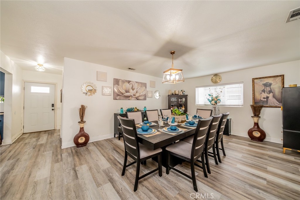 5312 N Mountain View Property Photo 6