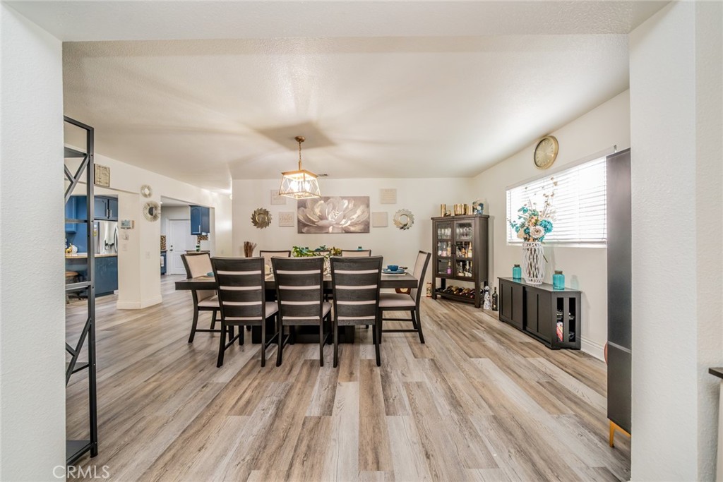 5312 N Mountain View Property Photo 7