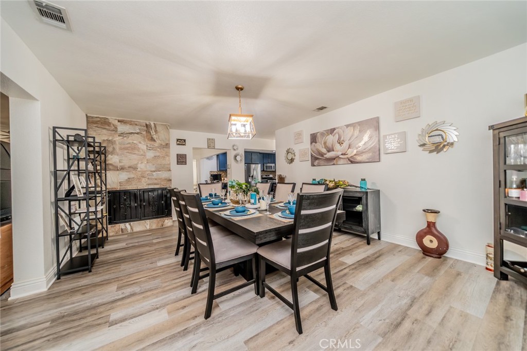 5312 N Mountain View Property Photo 8