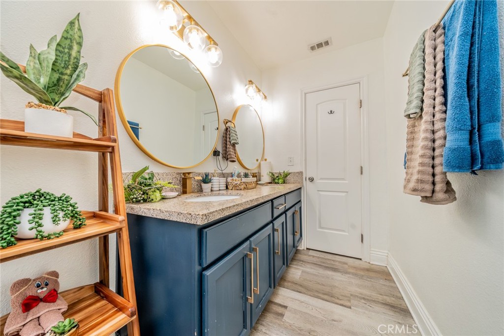 5312 N Mountain View Property Photo 27