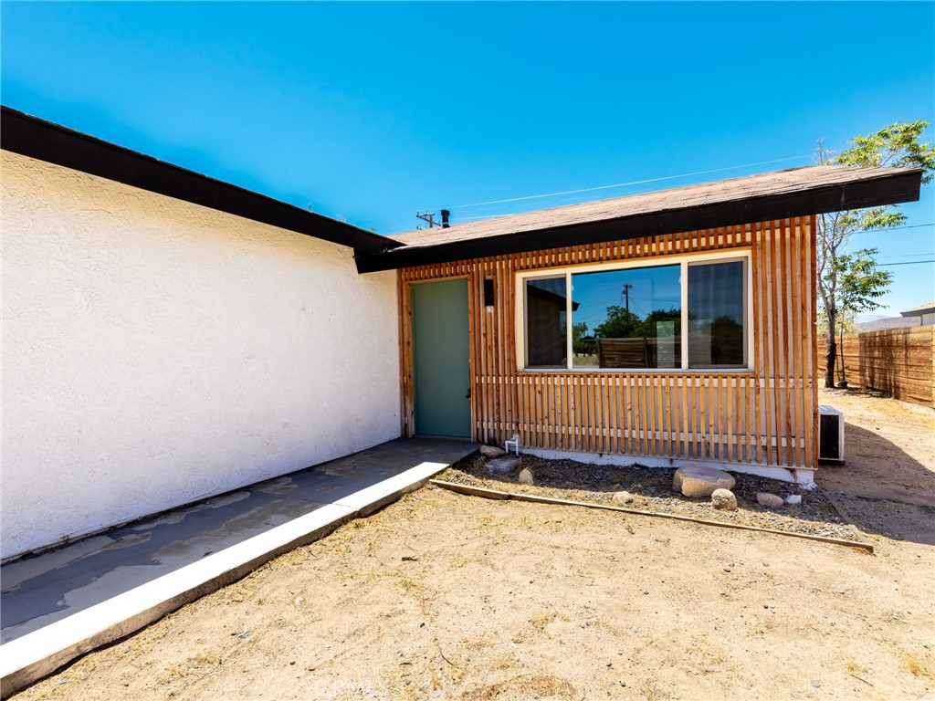 62044 Valley View Property Photo 4