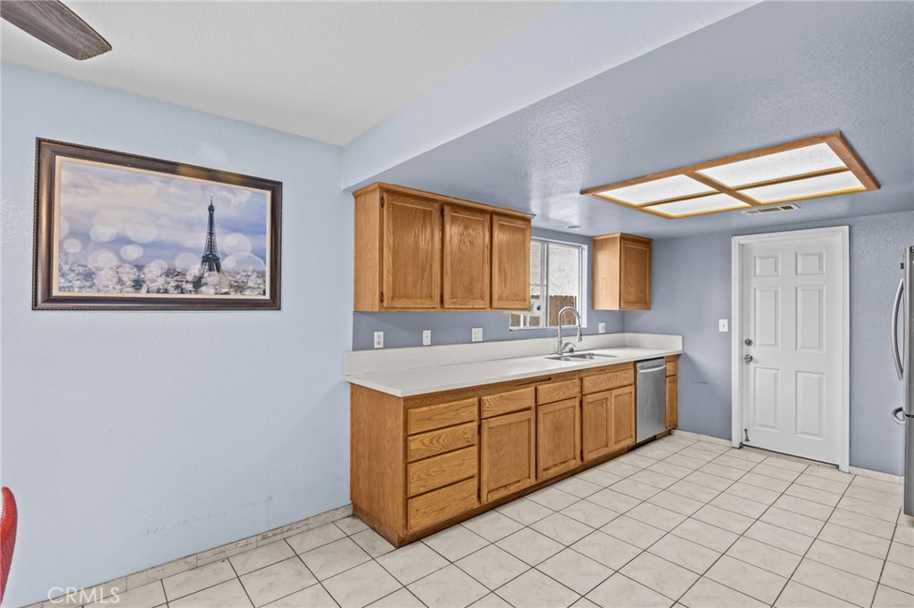 1450 W 9th Property Photo 12