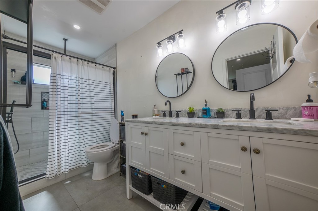 1699 Vine Property Photo 11