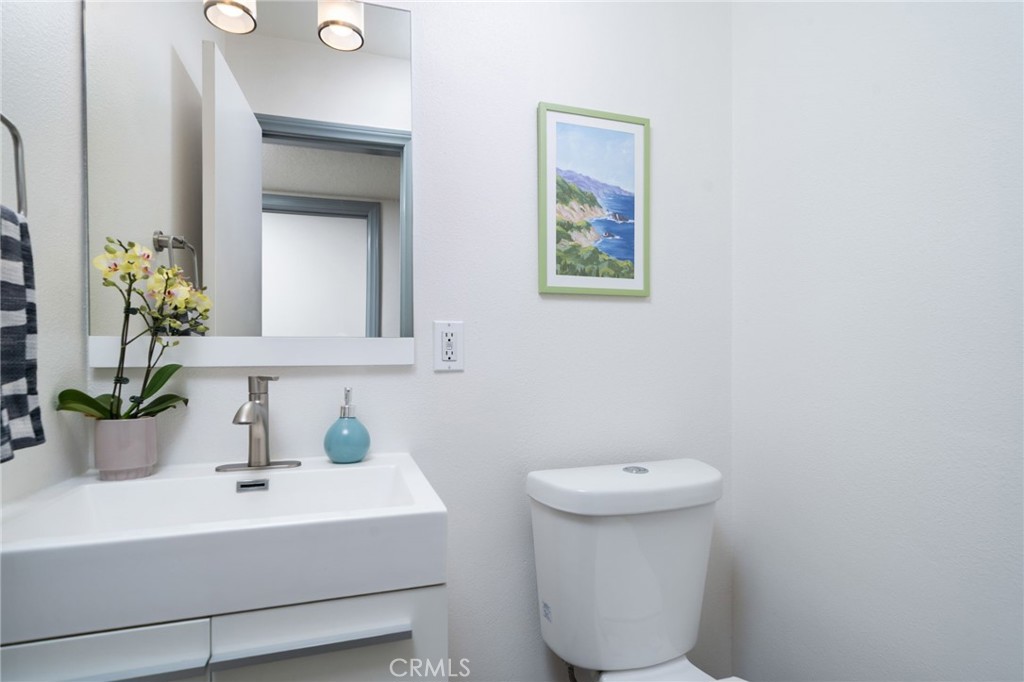 2129 N San Marcos Place Property Photo 17