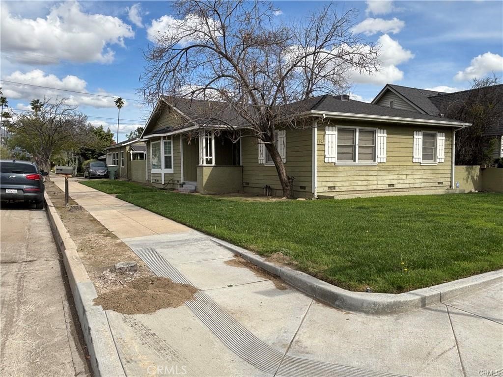 3297 N Pershing Property Photo 2
