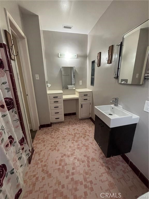 3297 N Pershing Property Photo 13