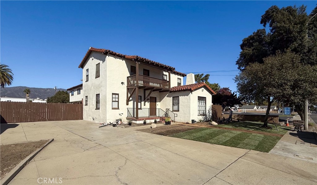 433 W Arrow Property Photo 1