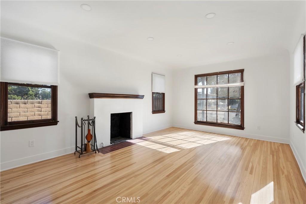 433 W Arrow Property Photo 8