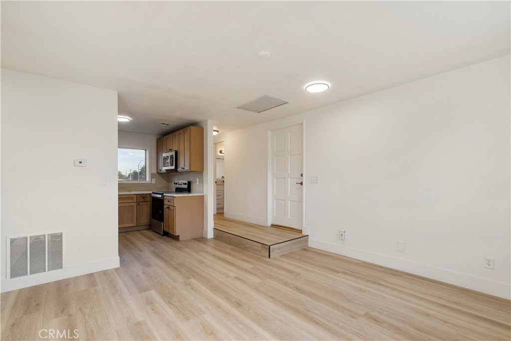 433 W Arrow Property Photo 16
