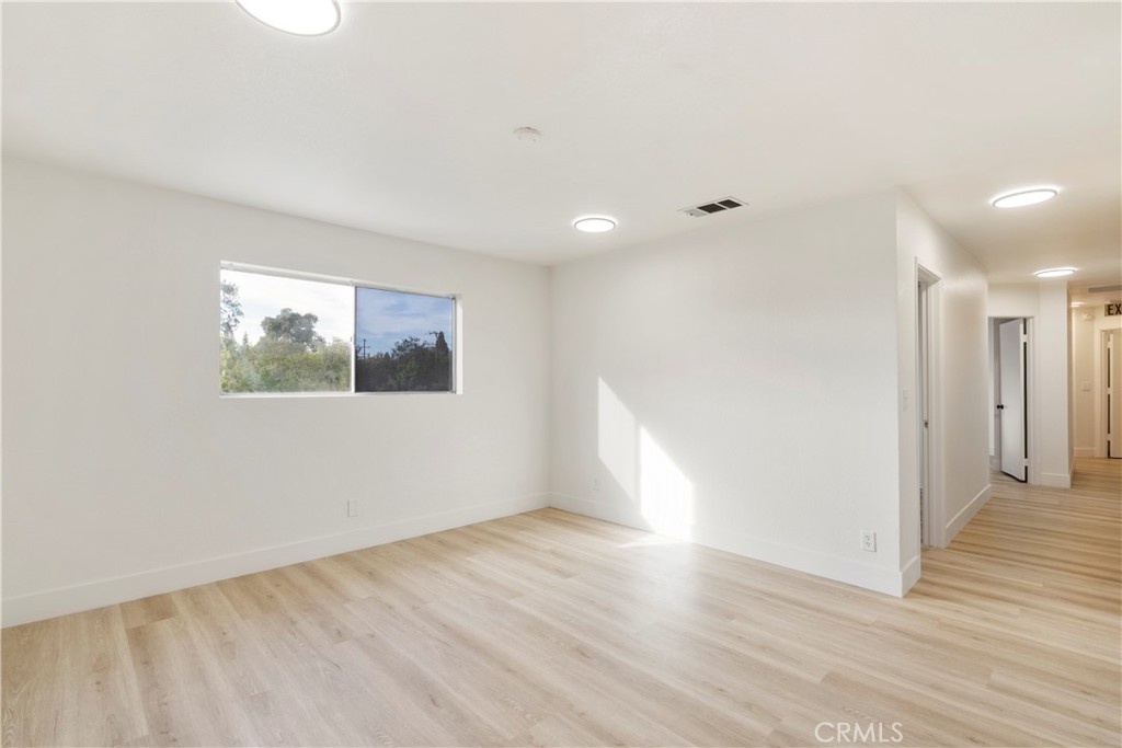433 W Arrow Property Photo 17