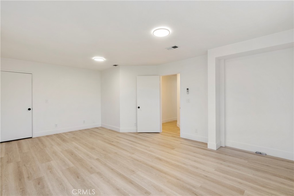 433 W Arrow Property Photo 19