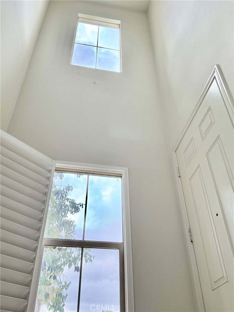 951 N Sunrise Lane B Property Photo 4