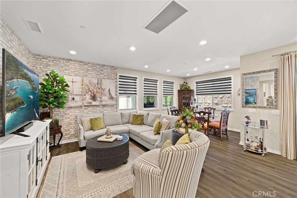 10832 Flora Park Property Photo 12