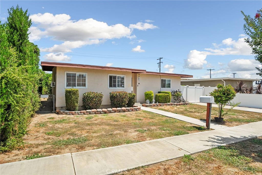13527 Close St Property Photo 2