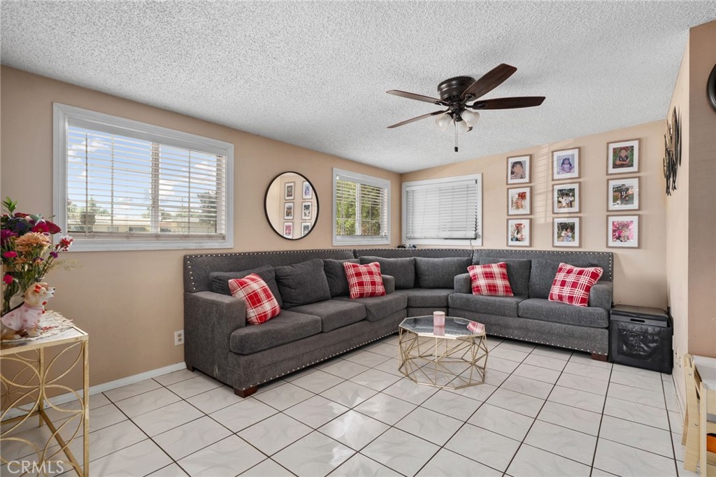 13527 Close St Property Photo 3