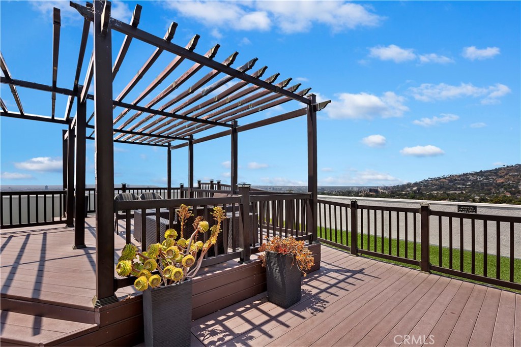 7250 Franklin Avenue 506 Property Photo 3