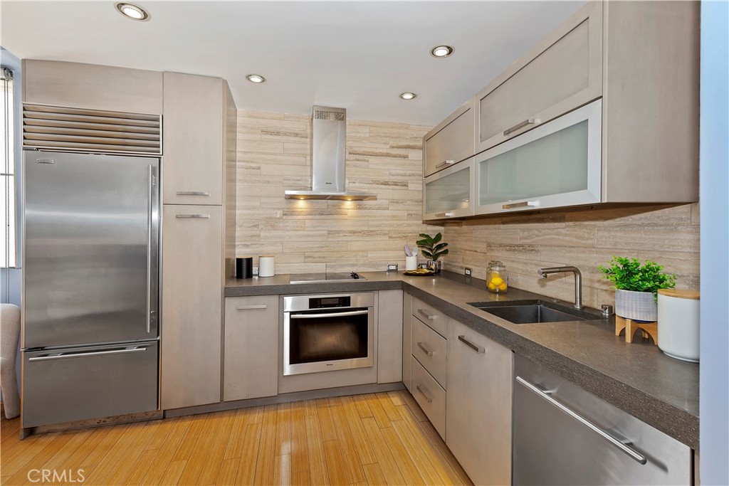 7250 Franklin Avenue 506 Property Photo 8