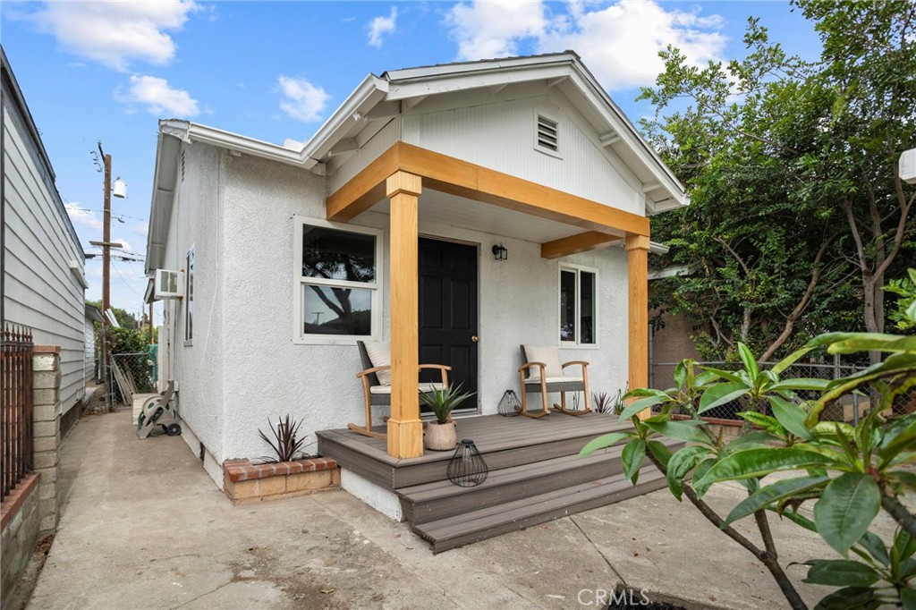 308 N Pasadena Avenue Property Photo 2