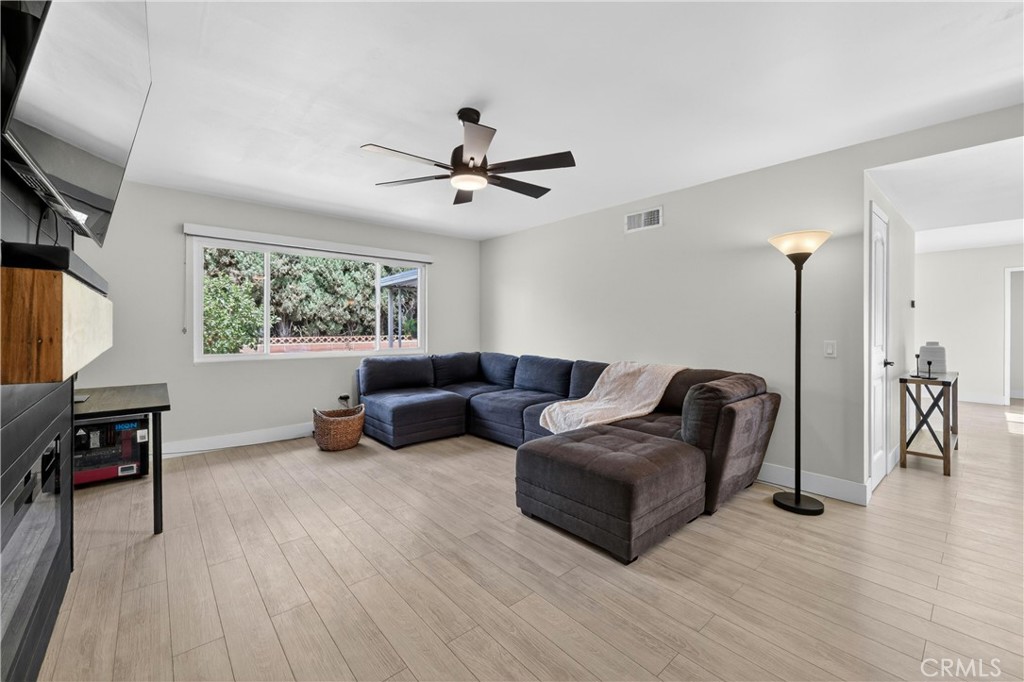 587 Sycamore Avenue Property Photo 11