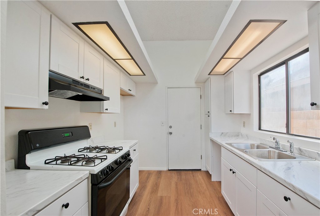 45539 York Place Property Photo 6