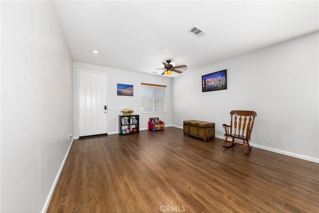 11239 Scarlet Ave Property Photo 5
