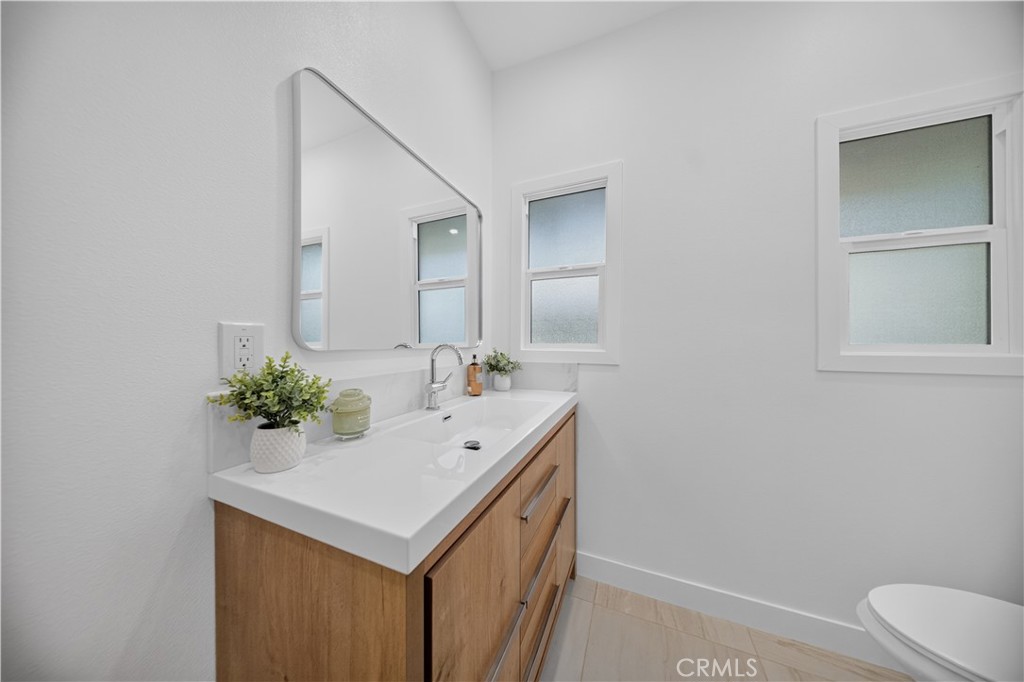 1305 W 46th Property Photo 15