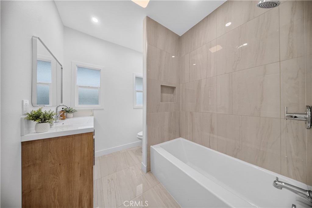 1305 W 46th Property Photo 17