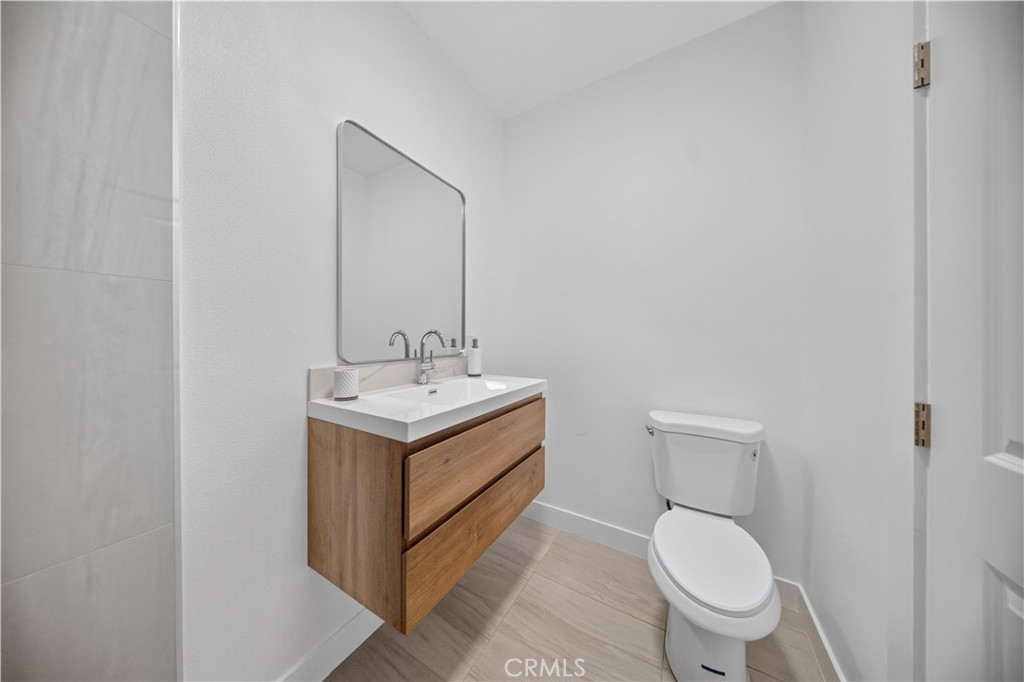 1305 W 46th Property Photo 19