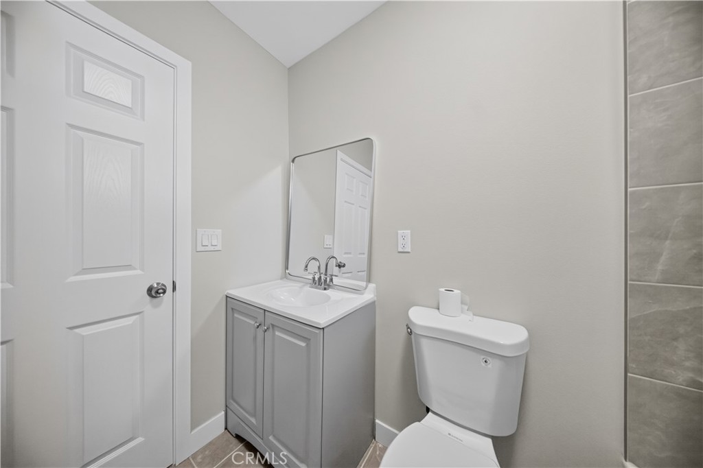 1305 W 46th Property Photo 27
